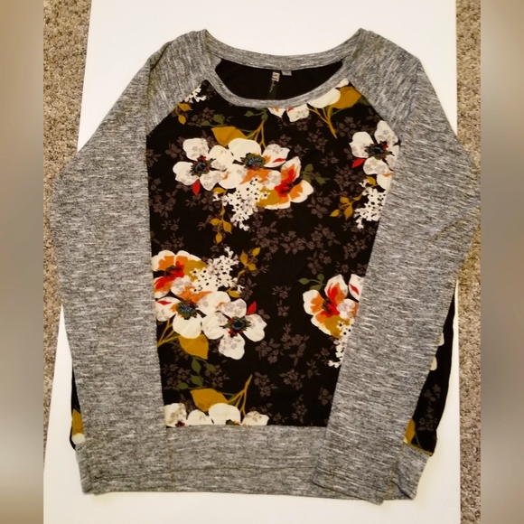 Women's Kut from the Kloth Black & Floral blouse - Picture 1 of 5